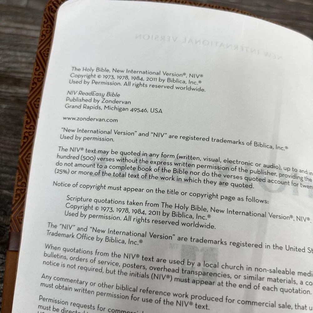 Holy Bible New International Version NIV ReadEasy Faux LeatherSoft Zondervan